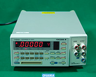 7651-01 プログラマブル 直流電圧 / 電流発生器 イメージ1