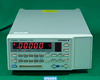 7651-11 プログラマブル 直流電圧/電流発生器 イメージ1