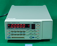 7651-11 プログラマブル 直流電圧 / 電流発生器 イメージ1