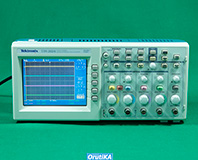 TDS2024 デジタルオシロスコープ イメージ1