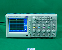 TDS2004C デジタルオシロスコープ イメージ1